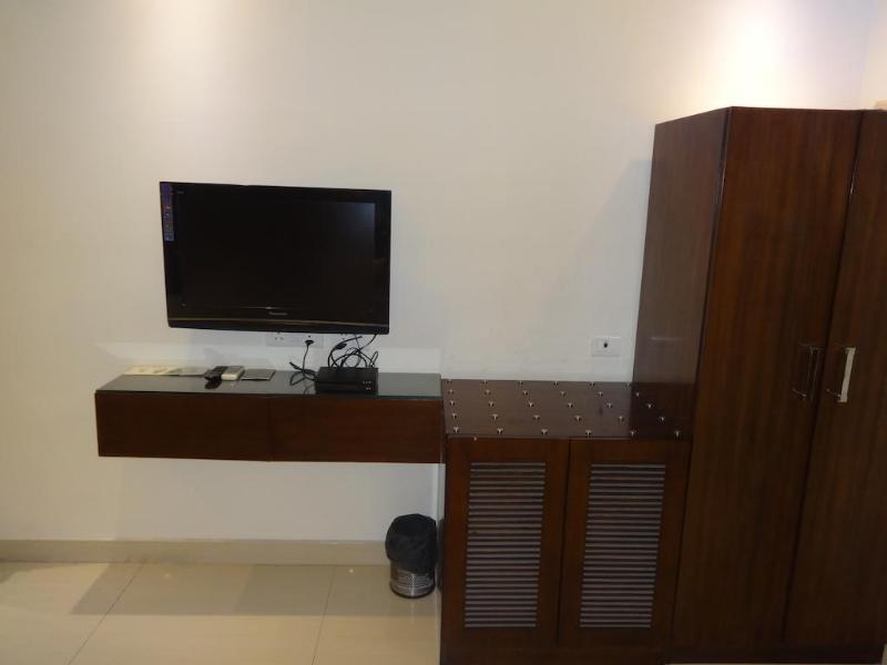 Hotel B Continental Delhi  Bagian luar foto