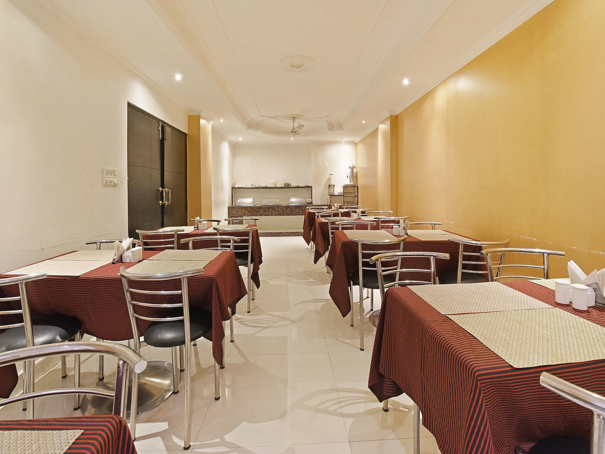 Hotel B Continental Delhi  Bagian luar foto