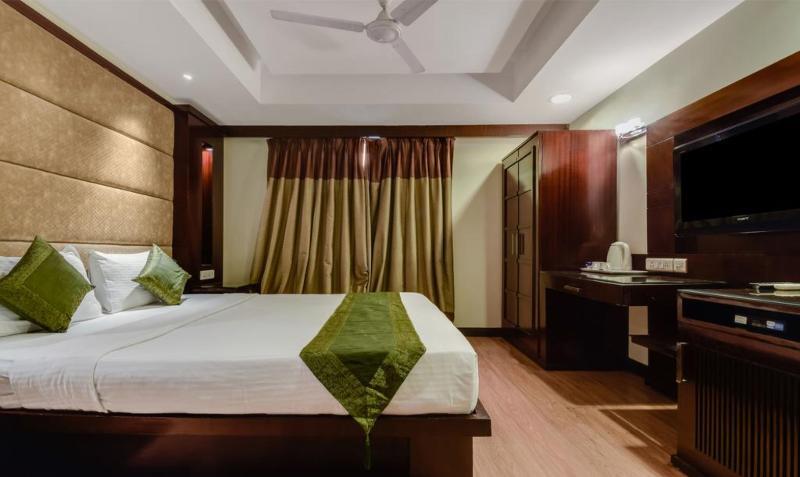 Hotel B Continental Delhi  Bagian luar foto